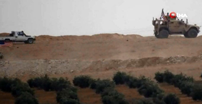 ABD askerlerinden Münbiç'te teröristlerle hendek devriyesi