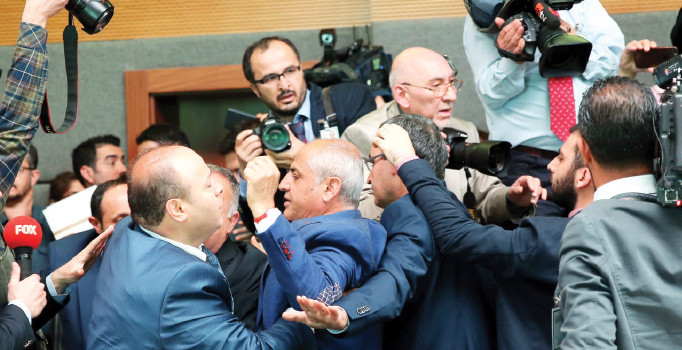 Dokunulmazlık görüşmelerindeki yumruklu kavgaya Meclis Başkanlığı el koydu