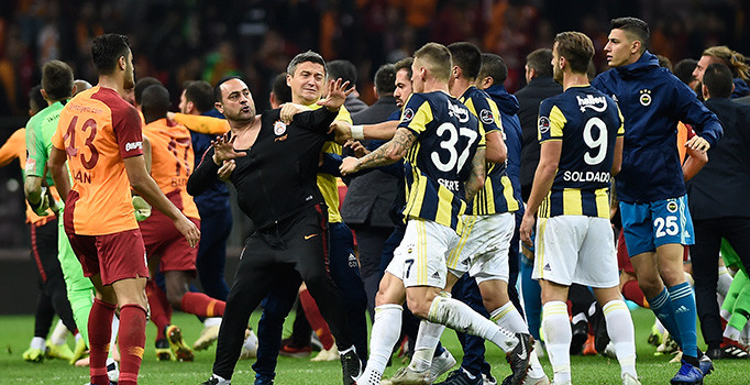 Son dakika! Galatasaray - Fenerbahçe derbisinde PFDK'ya sevk edilenler belli oldu