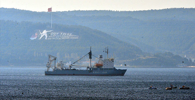 Rus askeri gemisi Çanakkale Boğazı'ndan geçti