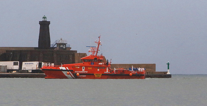 İspanya kıyısında mülteci botu battı: 17 ölü