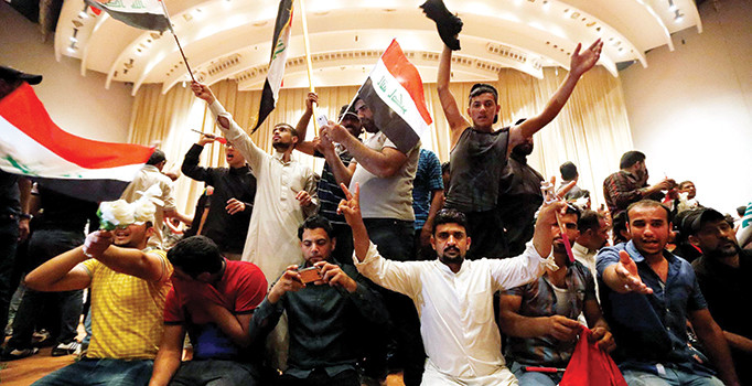 Irak’ta Şii lider Mukteda es-Sadr yanlıları, ihtilal provası yaptı