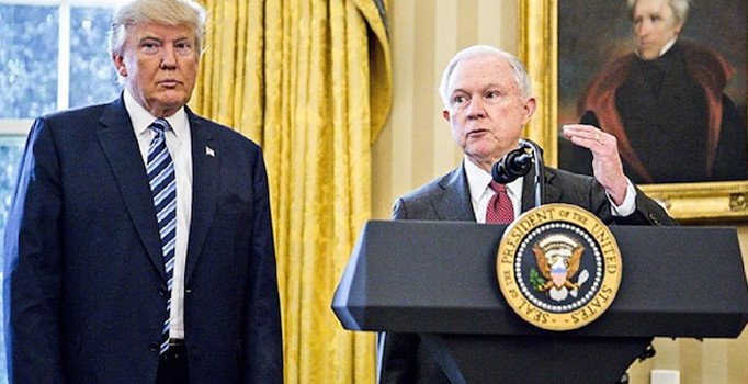 Son dakika! Trump, Adalet Bakanı Jeff Sessions’ın istifasını istedi