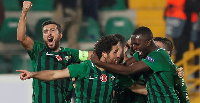 Akhisarspor'un sergilediği futbol alkış aldı