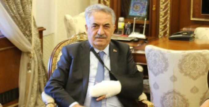 Hayati Yazıcı trafik kazası geçirdi