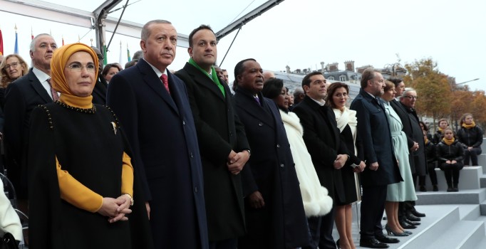 Liderler Birinci Dünya Savaşı törenleri için Zafer Takı’na yürüdü