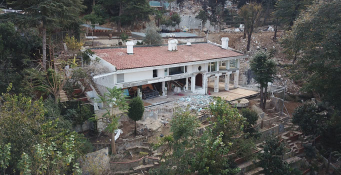 Adnan Oktar'ın kaçak villasında yıkım tamamlandı