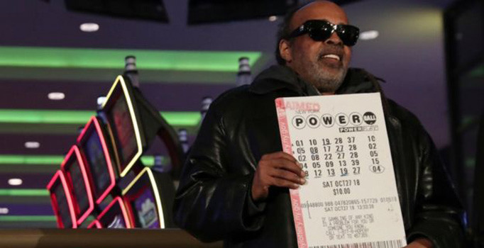 25 yıl aynı sayılarla loto oynadı sonunda 343,9 milyon dolarlık ikramiyeyi kazandı