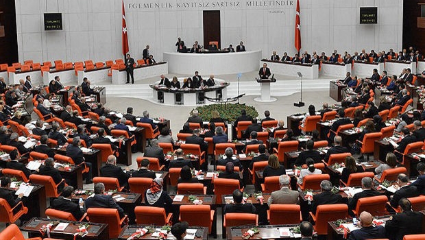 Seçilme yaşı 18'e iniyor