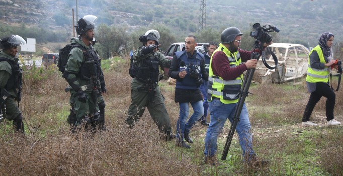 İsrail'den, 3 gazeteciye Batı Şeria'ya giriş engeli