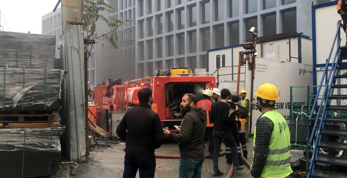Son dakika! Tophane'de müze inşaatında yangın