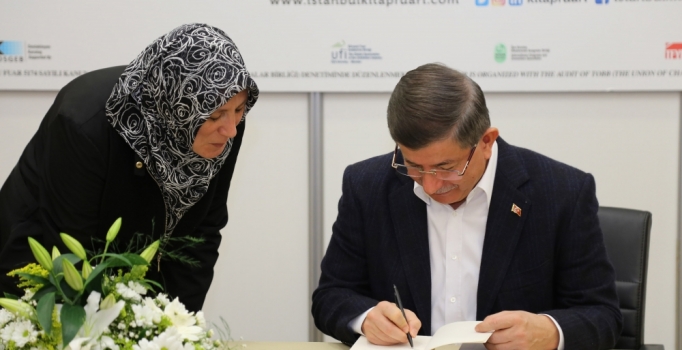 Davutoğlu: Düşünce özgürlüğü yoksa ekonomik ve siyasi hayat geri kalır