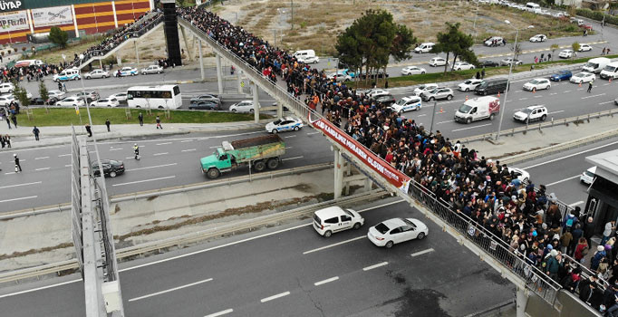 TÜYAP Kitap Fuarı'nda son gün kuyruğu