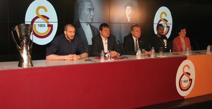 Galatasaray Odeabank, Pazar günü Beşiktaş derbisi öncesi TT Arena'da taraftar karşısına çıkacak