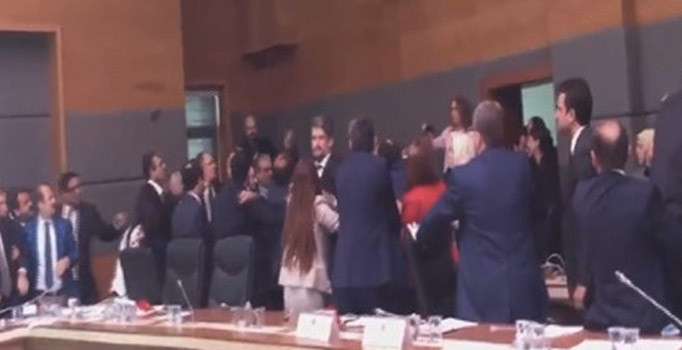 Anayasa Komisyonu'nda HDP, AK Parti kavgasından ilk görüntüler - VİDEO