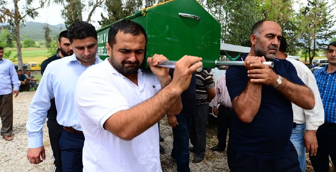 Başpehlivan Mehmet Yeşil Yeşil'in babası toprağa verildi