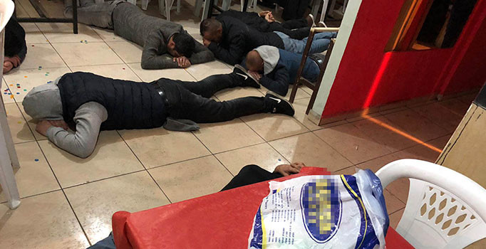 Kumarhaneyi açtıkları gün yakalandılar