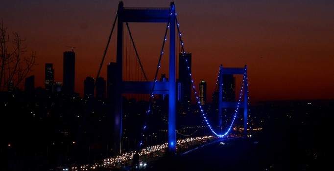 Çocuk Hakları Günü dolayısıyla İstanbul naviye büründü