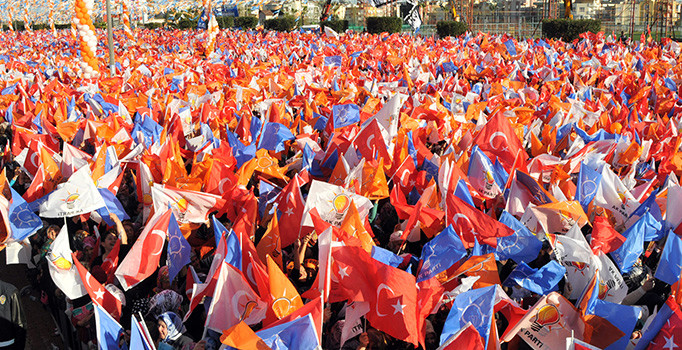 AK Parti'de eski bakanlar sahaya iniyor