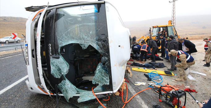 Son dakika! Malatya'da yolcu midibüsü devrildi: 7 ölü, 15 yaralı