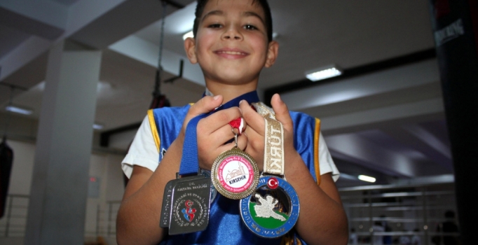 9 yaşında 3 şampiyonluk yaşadı