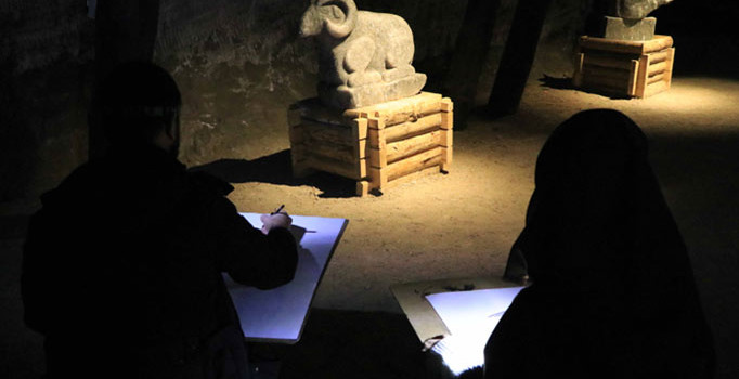 'Hababam Sınıfı'ndan etkilenip mağarada ders yaptılar