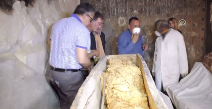 Mısır'da 4 bin yıllık firavun mezarı bulundu