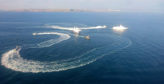 Kerç Boğazı yeniden gemi trafiğine açıldı 