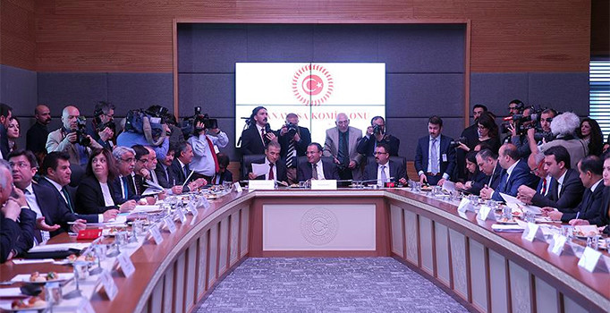 HDP'li vekiller Anayasa komisyonunu terk etti: Toplantıda Anayasa değişikliği teklifi kabul edildi