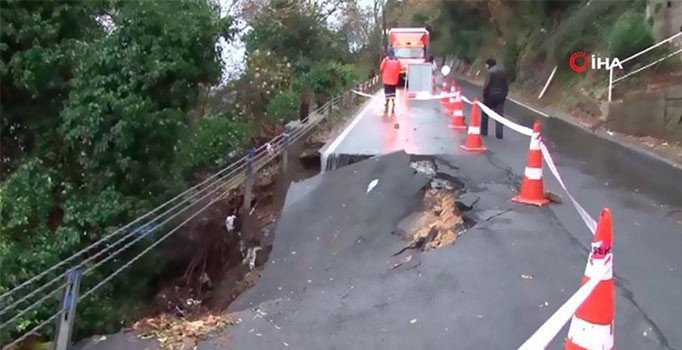 Son dakika! Rumeli Kavağı'nda yol çöktü