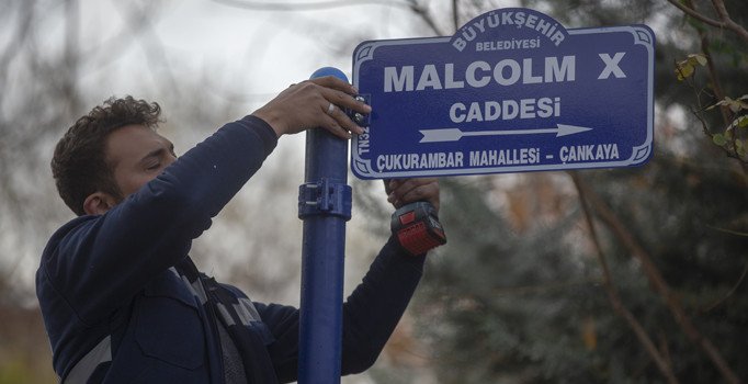 ABD Büyükelçiliğinin bulunduğu caddeye 'Malcolm X' ismi verildi