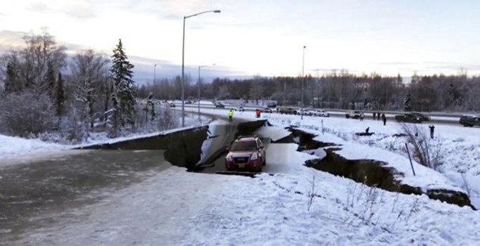 Alaska'da 6,6 büyüklüğünde deprem... Tsunami alarmı verildi