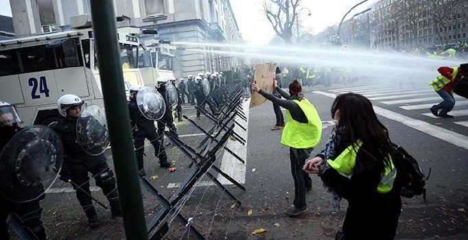 Son dakika! Macron geri adım attı...Vergi zammı aslıya alınıyor