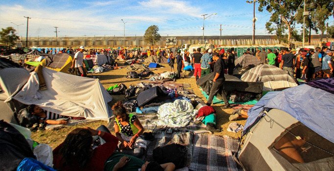 Kimse giremeyecek: 9 bin göçmen ABD sınırına dayandı