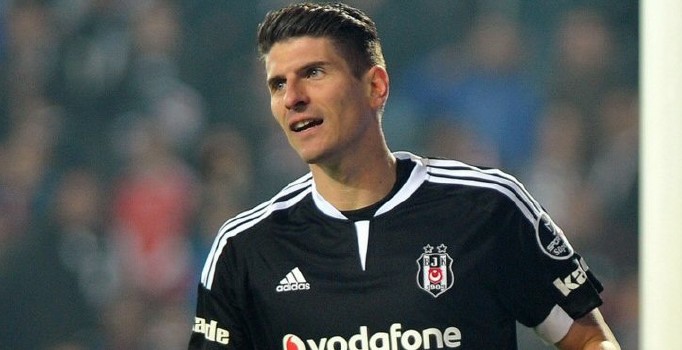 Beşiktaş’ta Mario Gomez depremi yaşanıyor
