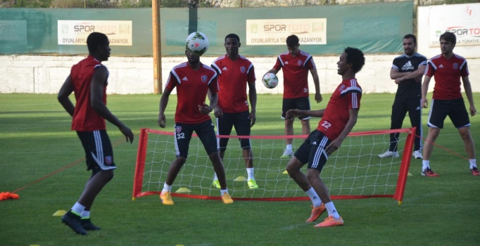 Karabükspor'da 2 futbolcu kadro dışı