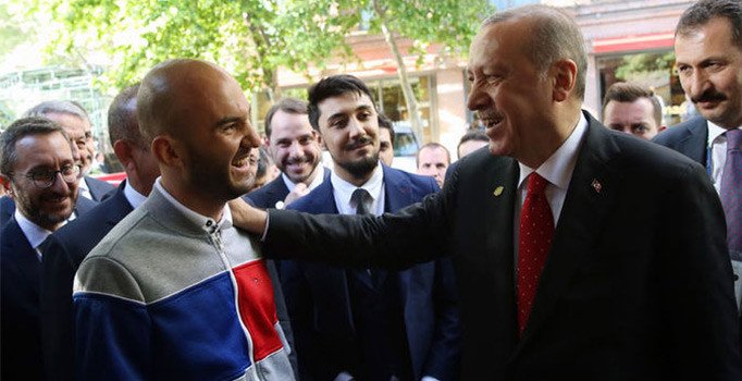 Erdoğan Arjantin'deki Türk vatandaşını uçağına davet etti