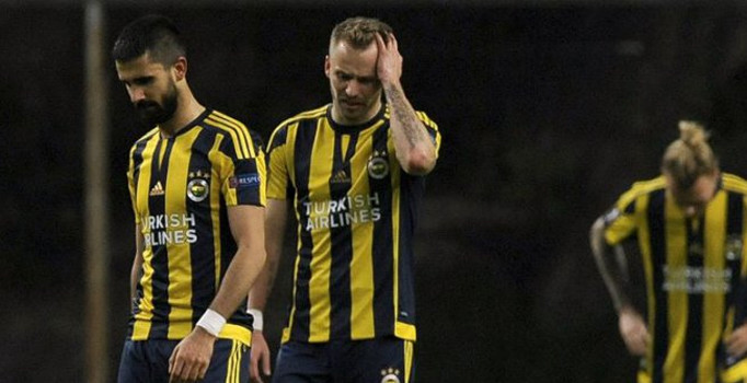 Fenerbahçe'de 12 futbolcunun sözleşmesi sona eriyor