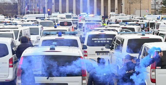 Fransa'da isyan büyüyor: Ambulans çalışanları da eyleme başladı