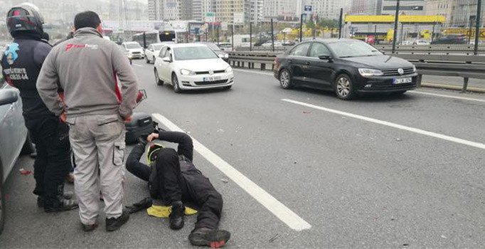 Son dakika! E-5'te kaza: Trafik durma noktasına geldi