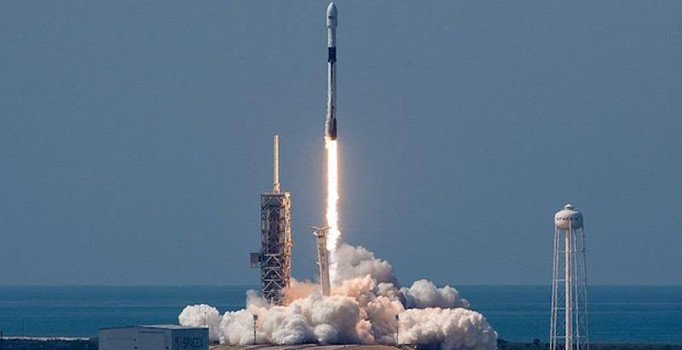 Kazakistan iki uydu fırlattı