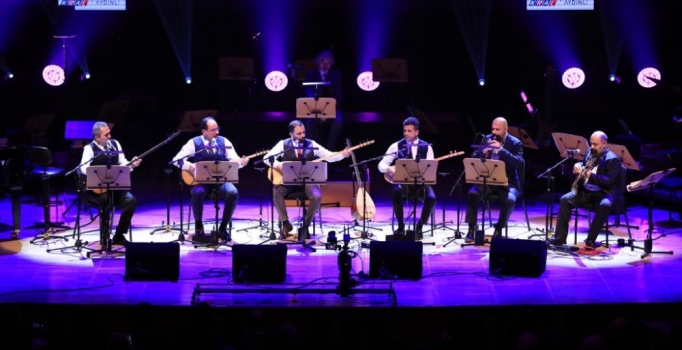 İbrahim Kalın ve Yavuz Bingöl ‘İrfani Türküleri’ seslendirdi