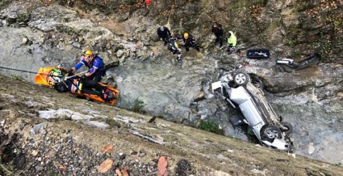 Zonguldak’ta otomobil dereye uçtu: 1 ölü, 1 yaralı