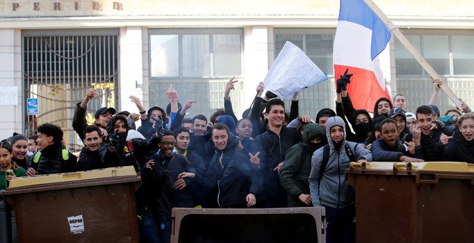 Paris'te demokrasi kazandı