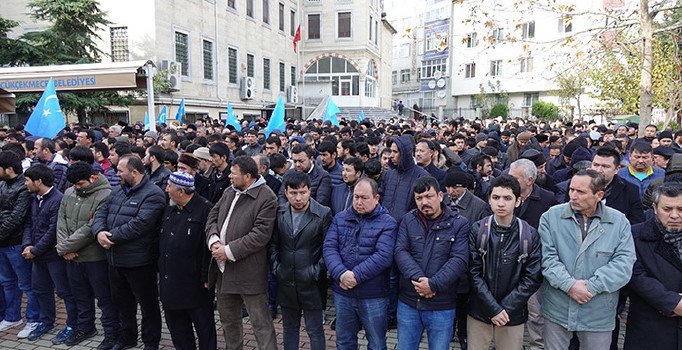 Çin cezaevinde hayatını kaybeden alime gıyabi cenaze namazı