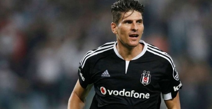 Sezon sonunda ayrılacağı iddia edilen Mario Gomez sosyal medyada konuya açıklık getirdi