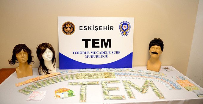 Peruklu FETÖ şüphelileri yakalandı