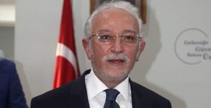 Yeni rektör görevine gözyaşlarıyla başladı