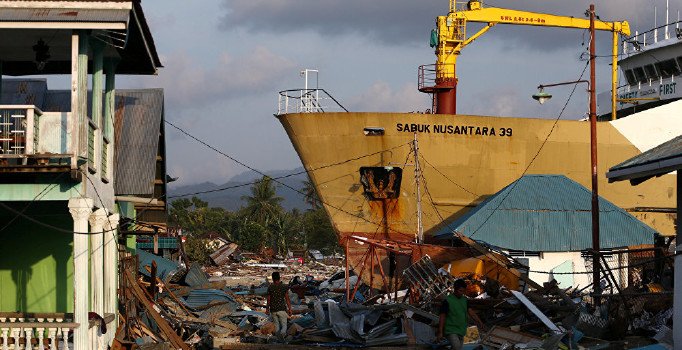Endonezya'da ağır bilanço: Doğal afetler 4 bin 211 can aldı