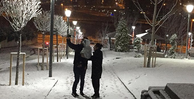 Ankara'da kar bastırdı